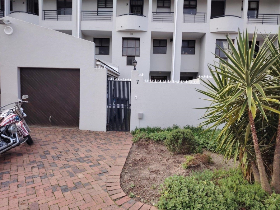 To Let 3 Bedroom Property for Rent in Edgemead Western Cape